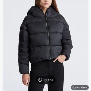 Calvin Klein Womens Boxy Hooded
Puffer Jacket